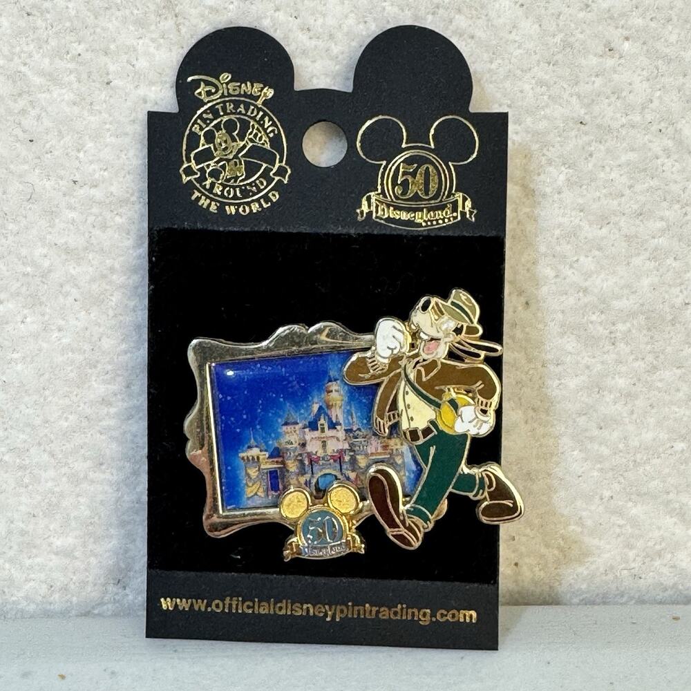VTG 2005 Disneyland 50th Anniversary Disney Castle Homecoming Goofy Pin New CA